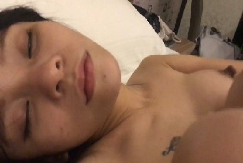 
							為拉客户被套路灌醉幹用過的避孕套放嘴上精子灌嘴裡
						