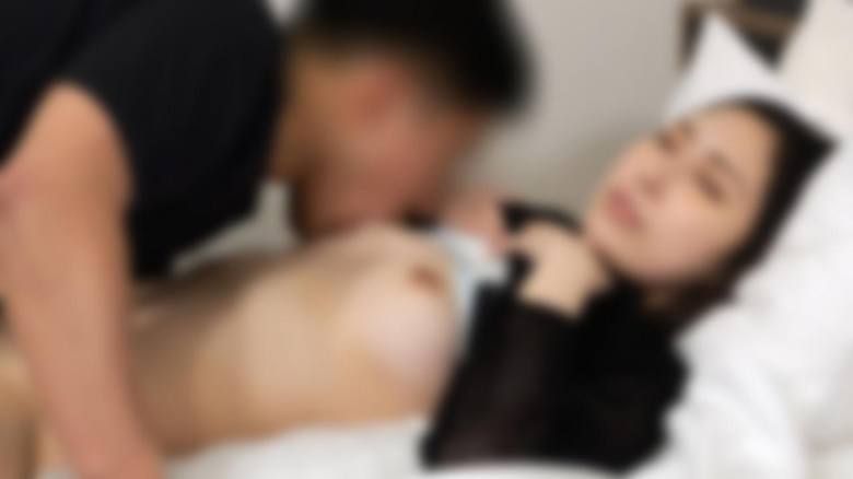 
							【初曝光】「千惠醬請舔肉棒吧！」港區女子對底層惡劣大叔抽插玩弄♡以**為誘餌的褒獎口交 FC2-PPV-4505774
						